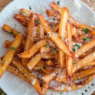 Patatas trufadas con parmesano