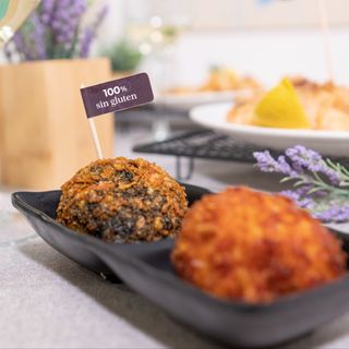 Croqueta de chipirones en su tinta (1 unidad)