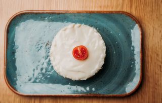 Ensaladilla rusa con gambas