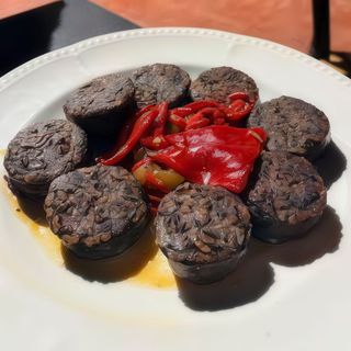 Morcilla con pimientos (ración)