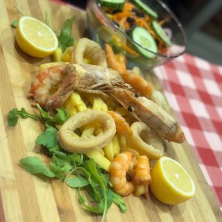 CALAMARES Y GAMBAS FRITOS 