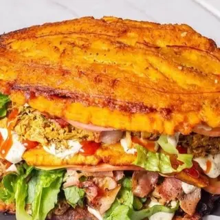 PATACÓN DE POLLO MECHADO