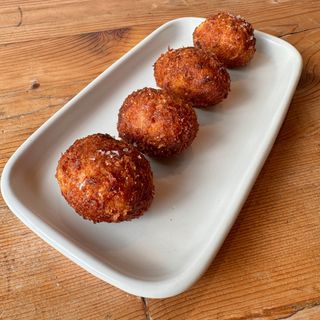 Croquetas de berenjena, tomate seco y parmesano (4u)
