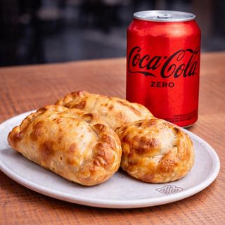 3 empanadas + bebida