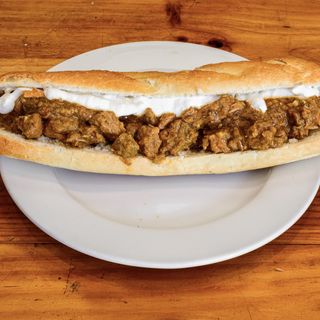 Bocata de carne en salsa