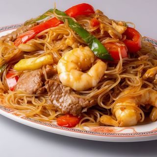 Fideos Frito "Peking" Con Tres Delicias