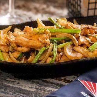 Pollo con puerros y jengibre