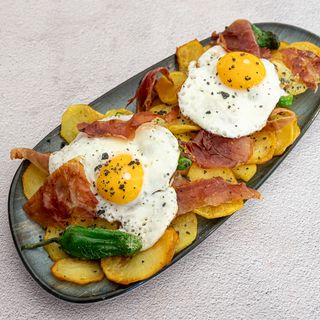 Huevos rotos con jamón