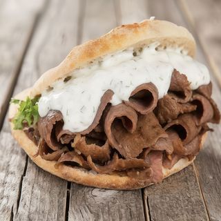 Döner kebab solo carne mixto y salsa