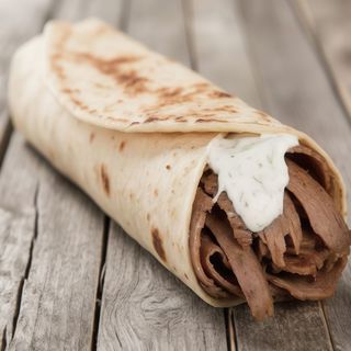 Dürüm solo carne de pollo y salsa