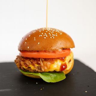 Menú Cheeseburger (130 G.)
