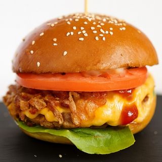 Menú Burguer pollo crujiente.