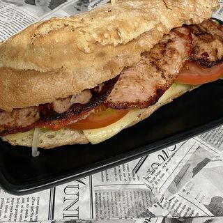 Bocadillo lomo completo