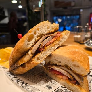 Bocadillo de Jamon Asado