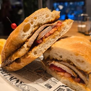 Bocadillo de jamon asado