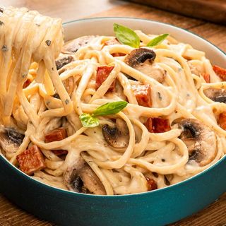 Linguini alfredo 0295