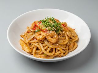 Yakiudon con gambas