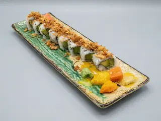 69. Uramaki vegetal (8 piezas)