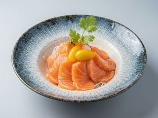 109. Sashimi de salmón (8 piezas)