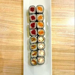 B02. Bandeja de hosomaki (16 piezas)