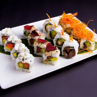 B21. Bandeja uramaki (16 piezas)