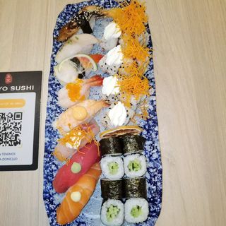 B08. Bandeja (24 piezas)