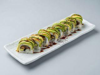 80. Uramaki dragon (8 piezas)