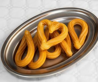 Combo Churros De Rueda (5 Uds.) Y Taza De Chocolate (160 Ml.)