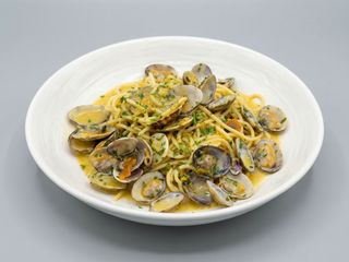Spaghetti Alle Vongole Con Bottarga