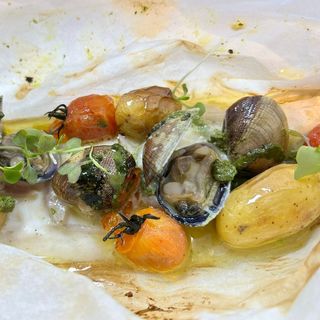 Lubina En Papillote Con Almejas