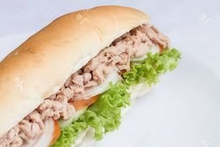 Sándwich con ensalada de atún y mayonesa
