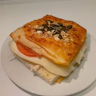 Bocadillo De Pollo Mostaza, Miel, queso curado