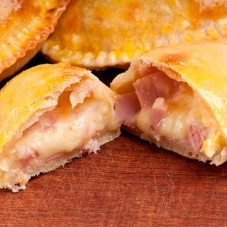 Empanada De Jamón Queso