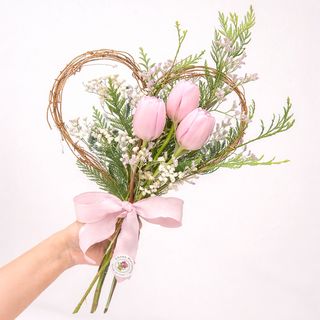 Corazón San Valentín con 3 Tulipanes Naturales