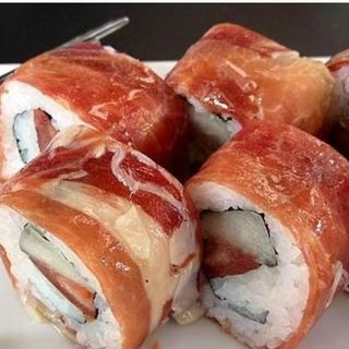 Rollo de jamon queso y melón (8uds)