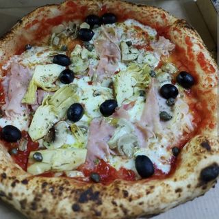 Pizza capricciosa