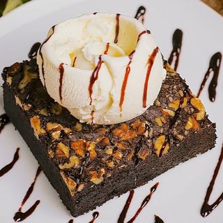 Brownie De Chocolate Con Helado