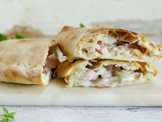76. PIZZA CALZONE (CERRADA)