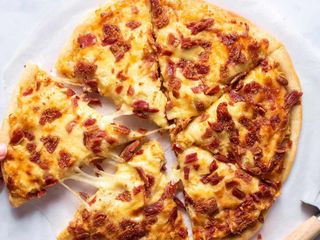 83. PIZZA CARBONARA
