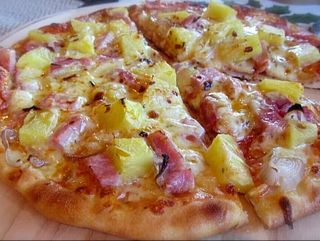 75. PIZZA HAWAIANA