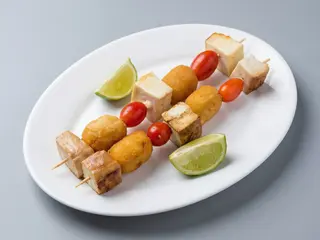 Brochetas de albóndigas de pescado de mauritania