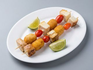 Brochetas de albóndigas de pescado de mauritania