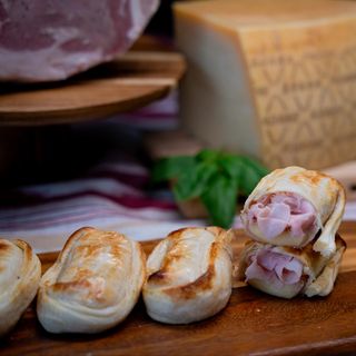 Empanada de jamón y queso (1ud.)