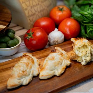 Empanada de cebolla y queso (1ud.)