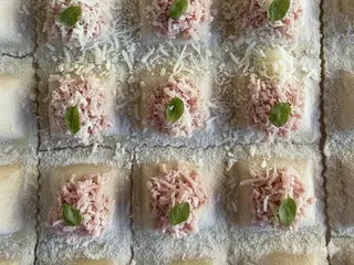 Ravioles de jamón y queso congelados
