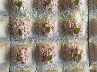 Ravioles de jamón y queso congelados