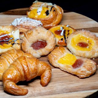 Variado de 12 facturas