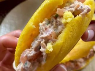 Arepa con atún
