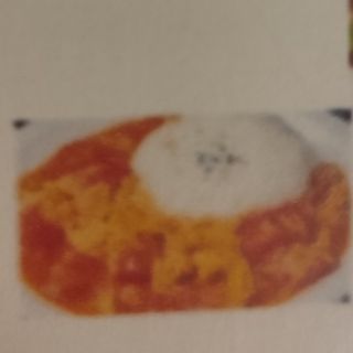 40.Arroz cubierto con tomate y huevo 