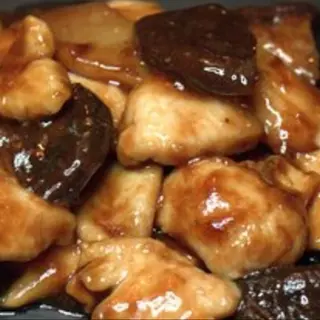 92.Pollo con bambú y seta China 